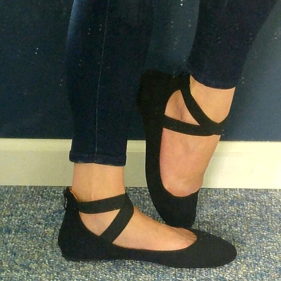 LAST ONE! 👠HP NWT cross strap ballerina flats - Picture 3 of 6